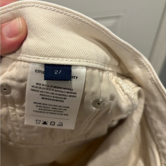 Citizens Of Humanity Isola Mid Rise Cropped Boot
In Almondette - Picture 9 of 10